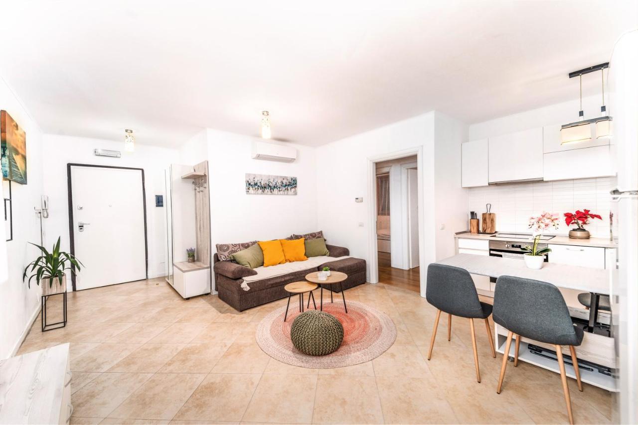 Central 700 Square Fructus Plaza - Eva Apartment ทิมิชัวรา ภายนอก รูปภาพ